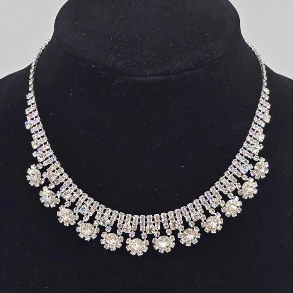 Elegant Silver Necklace with Crystal Accents